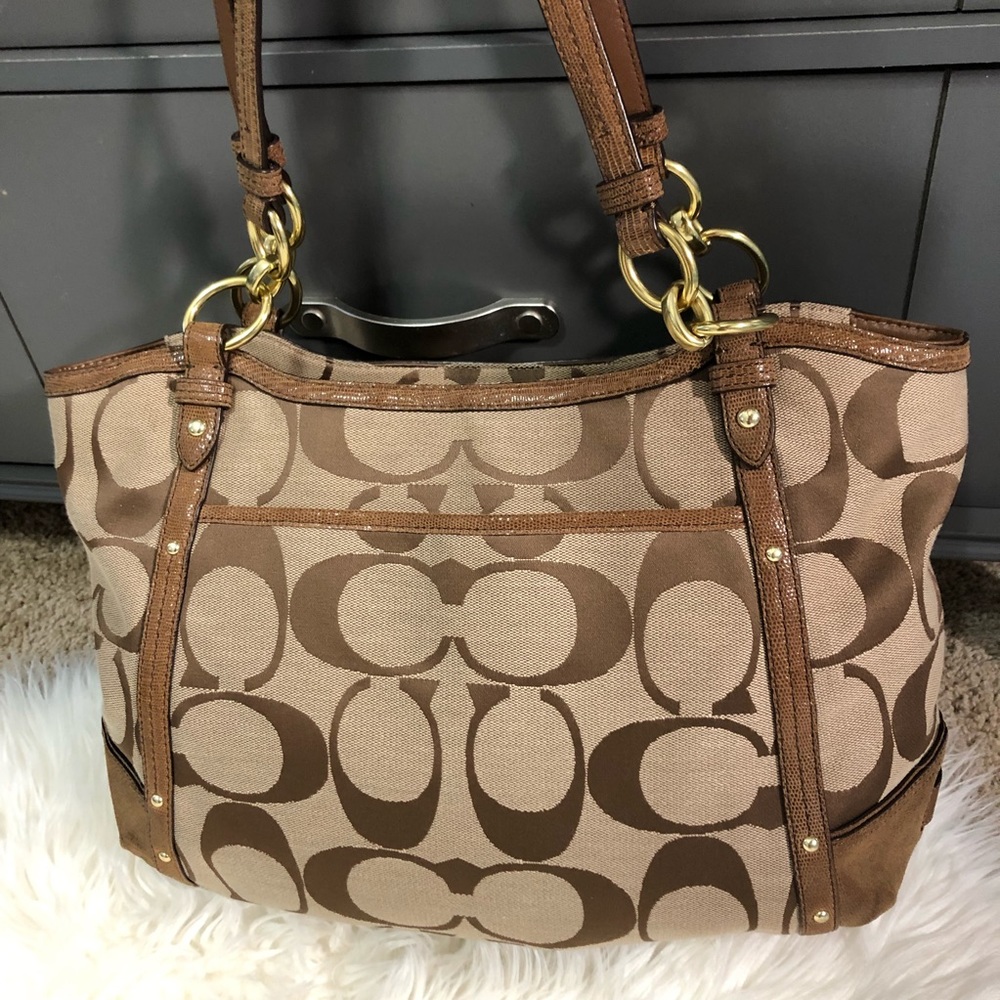 Large Coach Signature Logo Handbag With Gold Hardware - Picture 16 of 16